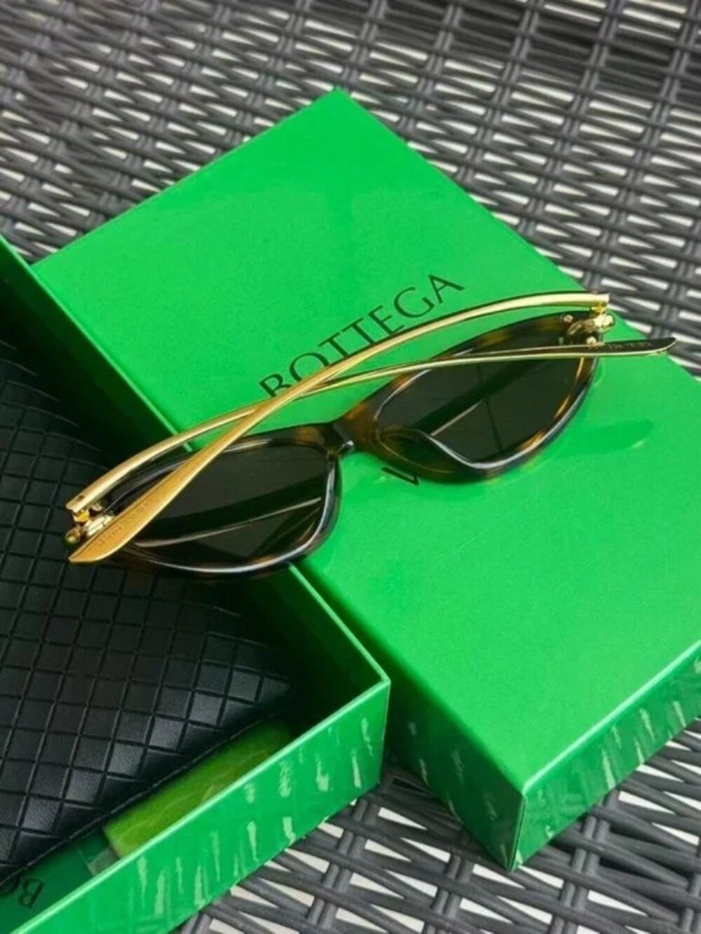 Bottega Veneta Gold and Tortoiseshell Slim Oval Sunglasses - Picture 3 of 5
